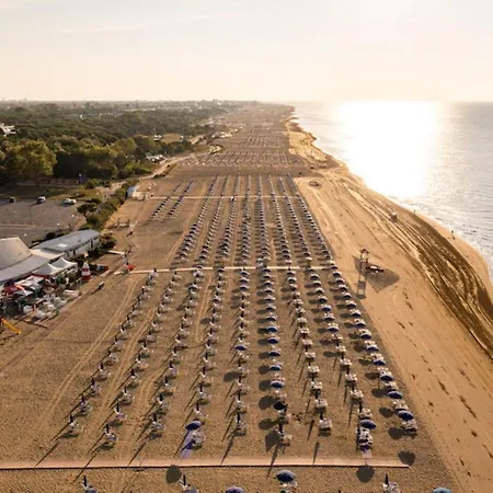 Апартаменты Spacious With A Bright Outdoor Terrace *