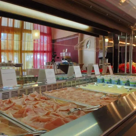 Апартаменты Spacious With A Bright Outdoor Terrace *