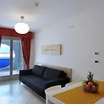 Daire Spacious With A Bright Outdoor Terrace Bibione
