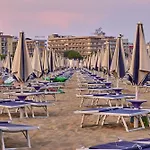 Spacious With A Bright Outdoor Terrace * Bibione