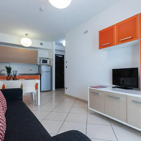 Spacious With A Bright Outdoor Terrace Apartment *